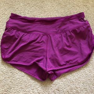 Sz. 6 side slit lululemon running shorts
